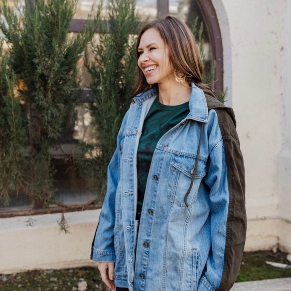 Kara‎ Coat - Picture 3 of 3